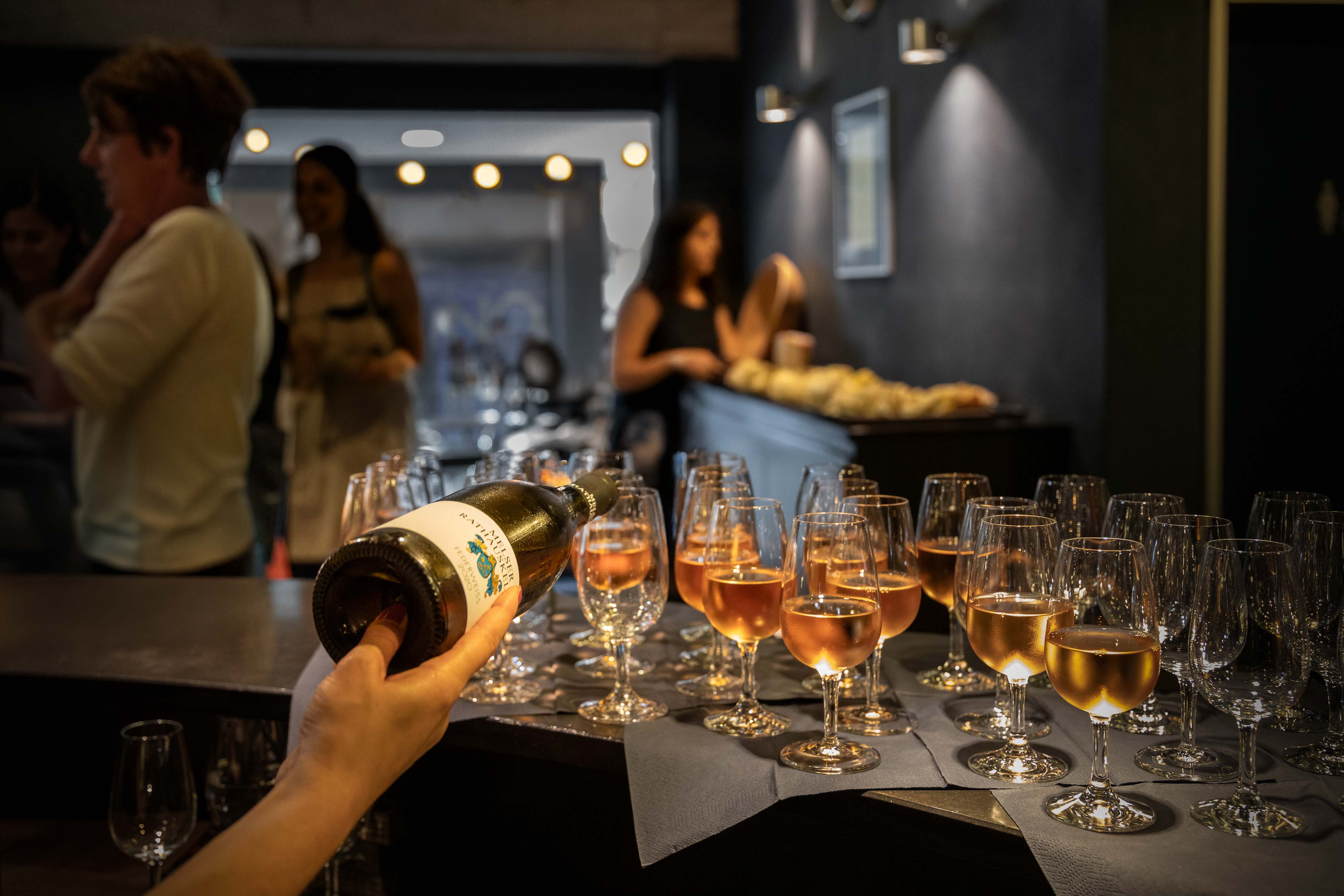 Apéro während der Ladies Night im Kino Passerelle